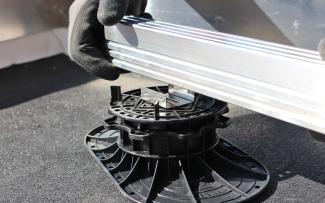 Quick installation of the new Elefeet® rail system, they are clicked into the retainer clips. Installing Elefeet® rail system